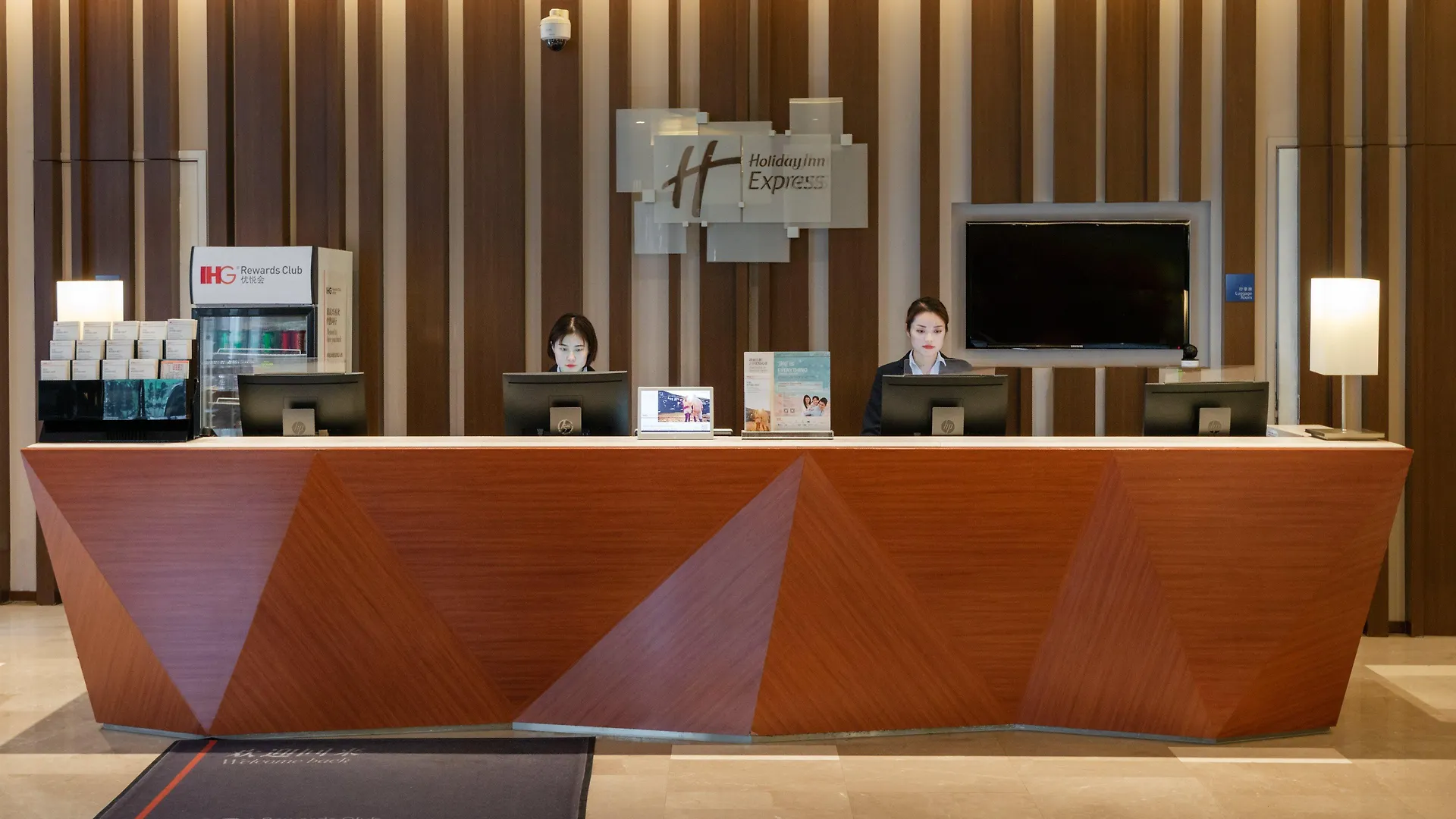 Holiday Inn Express Shanghai Jinsha By Ihg 4*,  China